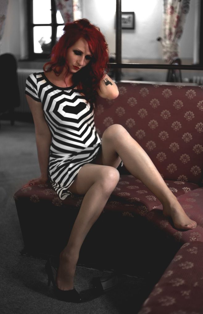 Jak už jsem několikrát zmiňovala, tak srdce je můj nejoblíbenější motiv, do kterého pruhy sesazuji. A tyhle šaty byly...